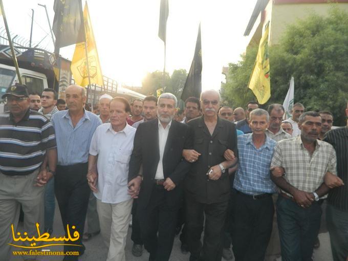 مسيرة جماهيرية بعد صلاة العيد في مخيم الرشيدية