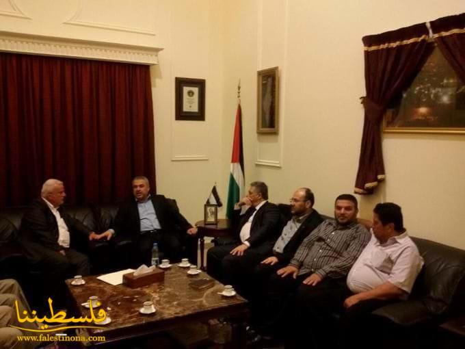 السفير دبور يستقبل القيادي في حماس اسماعيل رضوان