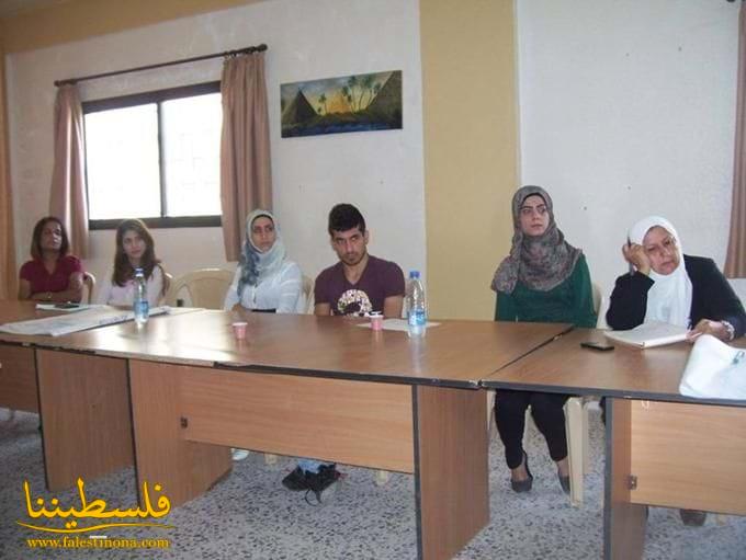 الاتحاد العام للمرأة الفلسطينية يخرّج دورة بالكتابة الصحفية