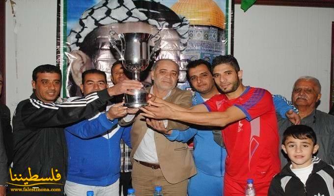 العهد بطل دورة كأس الشهيد عرفات لكرة القدم في صيدا
