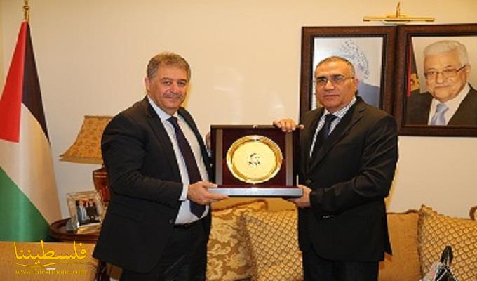 السفير دبور يكرم سفير جمهورية مصر الدكتور زايد
