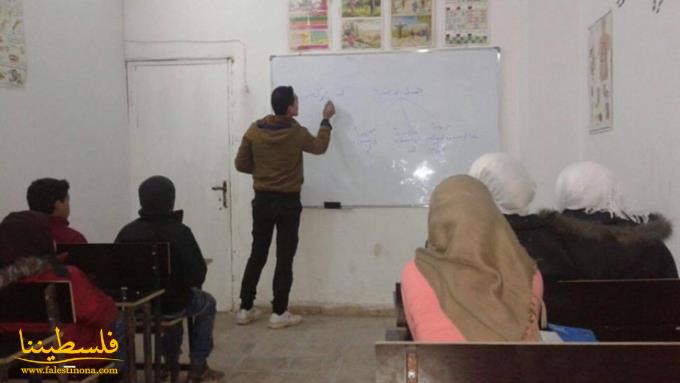 ابتداع وسائل تعليمية للطلاب الفلسطينيين في "درعا"