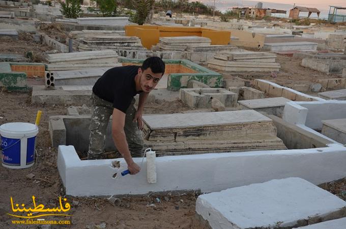 تنظيف مقبرة الشهداء في مخيم الرشيدية