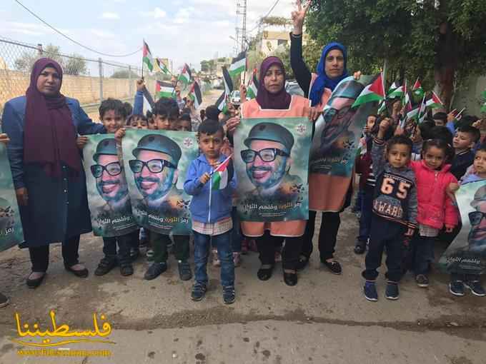 مسيرة لروضة "بلاطة" في تجمُّع القاسمية إحياءً لذكرى استشهاد الرمز ياسر عرفات