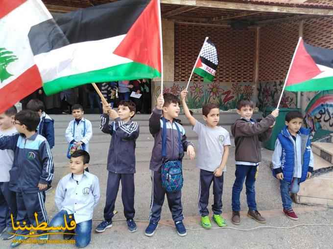 وقفةٌ تضامنيةٌ لمدرسة الأمجاد الوطنية في البرج الشمالي دعمًا لغزة