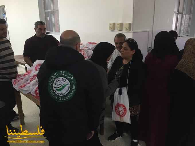 الاتحاد العام للمرأة الفلسطينية يوزِّع اللّحوم على أهالي مخيّم الميّة وميّة