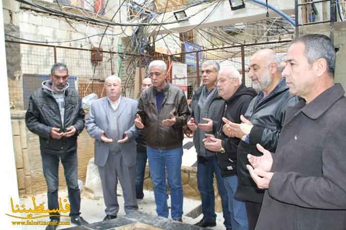 مستشار الرئيس محمود عباس يجول في مخيمات بيروت