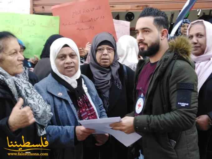 اتحاد المرأة يُنظِّم وقفةً تضامنيّةً في عين الحلوة دعمًا لصمود القيادة الفلسطينية وأهلنا في الوطن