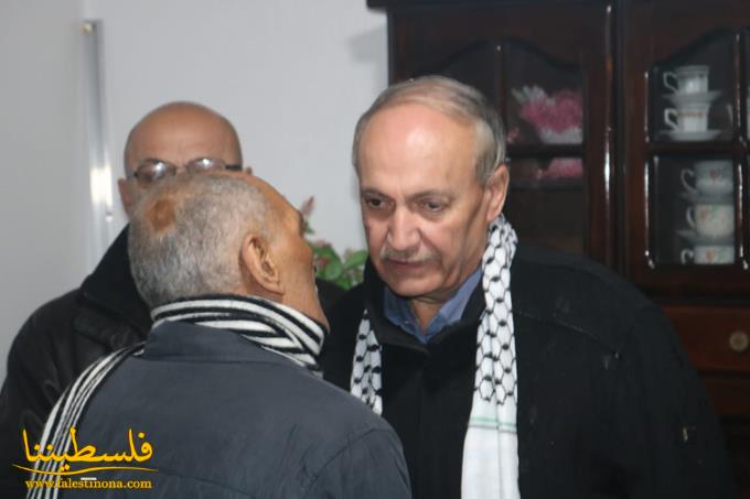 الأمين العام لجبهة التحرير الفلسطينية واصل أبو يوسف معزيًا عائلة الشهيد عباس دبوق