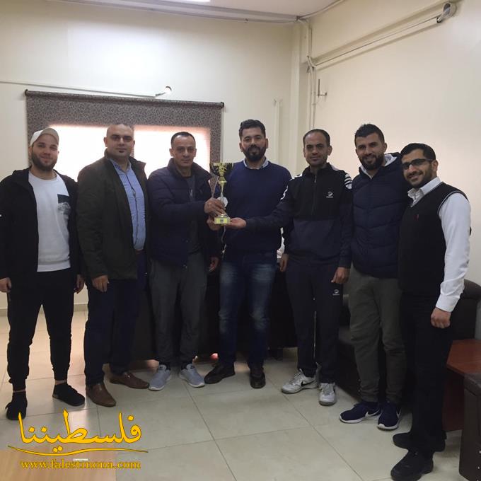نادي أجيال فلسطين الحركيّ يزور مدرسة جبل طابور مهنئاً فريقها الرياضي