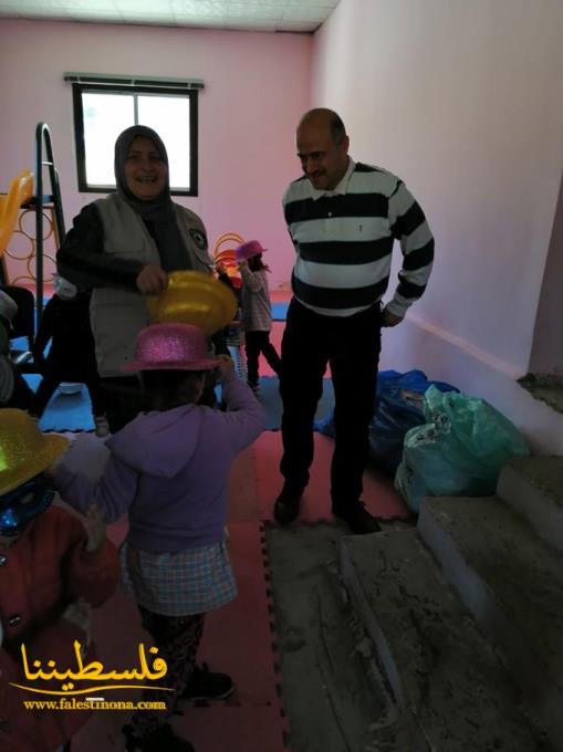 الهلال الأخضر اللُّبناني ومكتب المرأة الحركي يوزِّعان الهدايا لرياض الأطفال