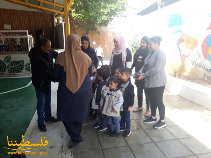 حركة "فتح" ترسم البسمة على وجوه الأطفال في مخيم برج البراجنة