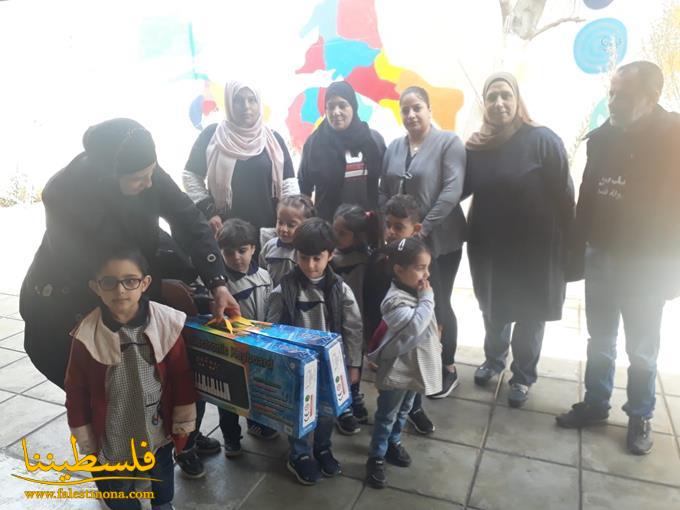 حركة "فتح" ترسم البسمة على وجوه الأطفال في مخيم برج البراجنة