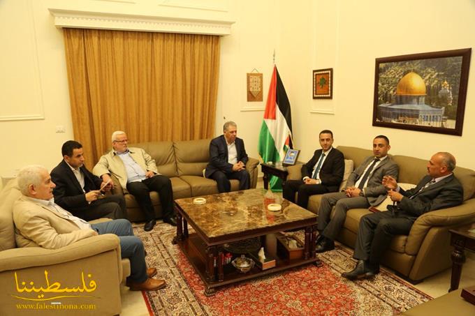السفير دبور يلتقي الأمين العام للاتحاد العام للمعلمين الفلسطينيين