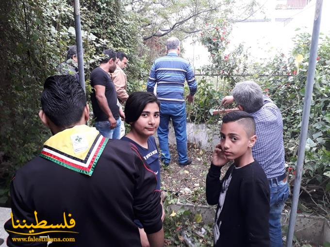 "فتح" تُنظِّم حملة نظافة لمقبرة "شهداء 23 نيسان" في عين الحلوة