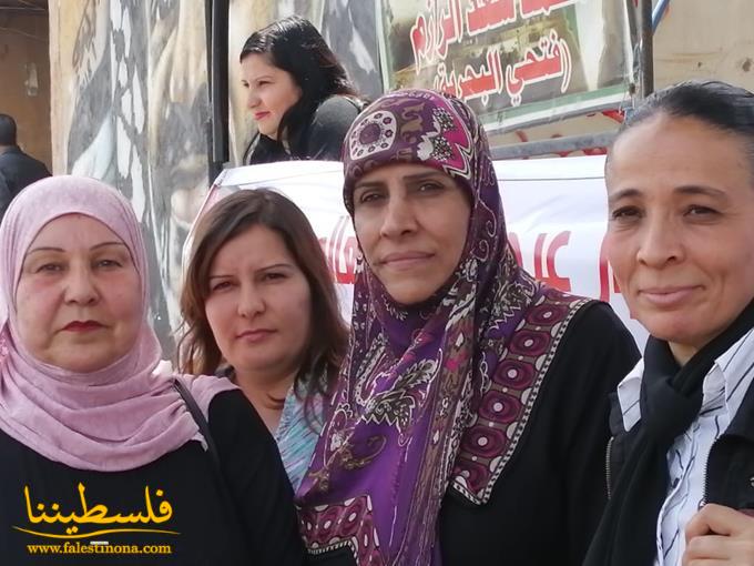 حاجز محبّة للمرأة العاملة في نقابات عمال فلسطين- لبنان في مخيم الرشيدية
