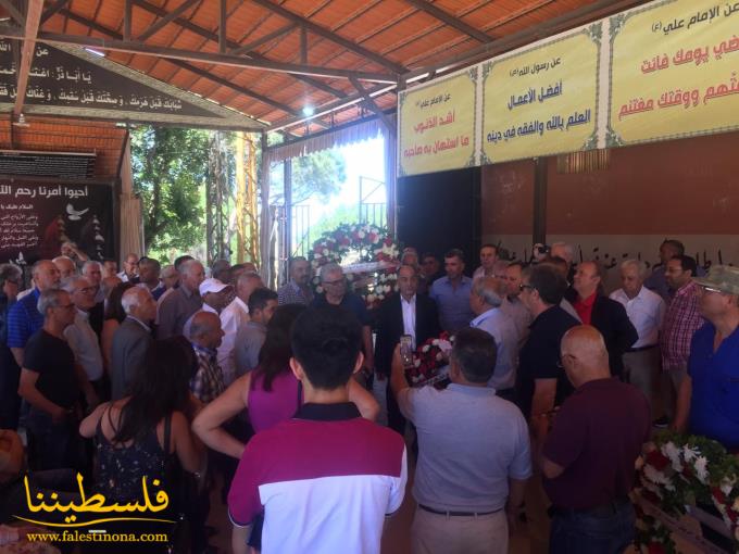 قيادة "فتح" في صور ومنظَّمة العمل الشيوعي تُكلِّلان بالغار أضرحة الشهداء في بنت جبيل
