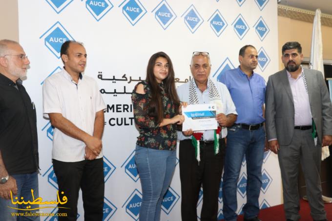 اللِّجان الشعبية لمخيمات صور وجامعة AUCE يكرمان الطلبة الفلسطينيين