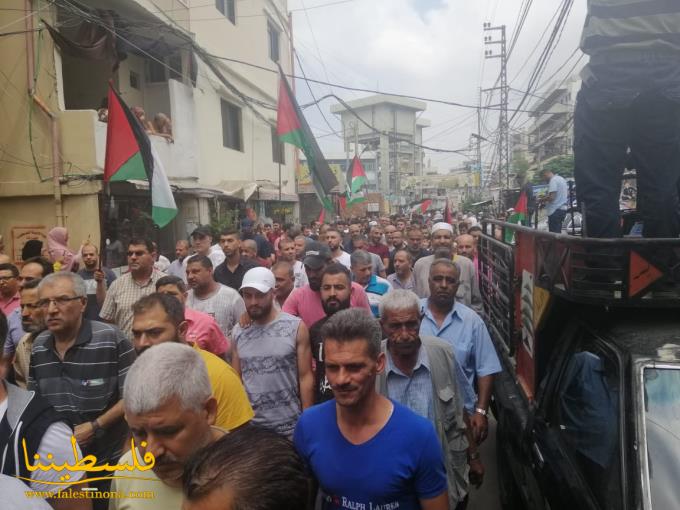 مسيرةٌ جماهيريّةٌ في البداوي مُطالَبَةً بمُراعاة قانون العمل اللبناني خصوصيةَ وضع اللاجئ الفلسطيني
