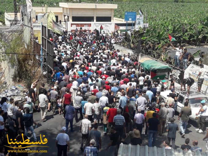 مسيرةٌ في مخيَّم الرشيدية رفضًا لقرار وزارة العمل اللبنانية مساواة اللاجئ الفلسطيني بالأجنبي