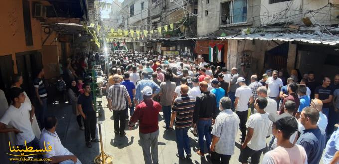 الآلاف من أبناء شعبنا في عين الحلوة يُشاركون في مسيرة جمعة الغضب الخامسة رفضًا لقرار وزير العمل