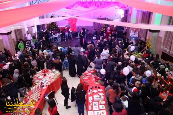 بلدية رام الله تفتتح سوق الميلاد السنوي الرابع
