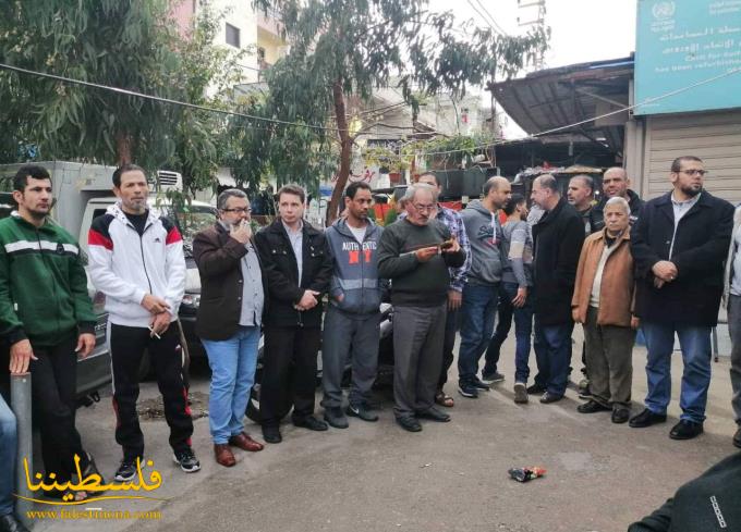 اللجان الشعبية تعتصم أمام مكتب "الأونروا" في عين الحلوة مُطالَبةً بإغاثة عاجلة لأهل المخيّمات في لبنان