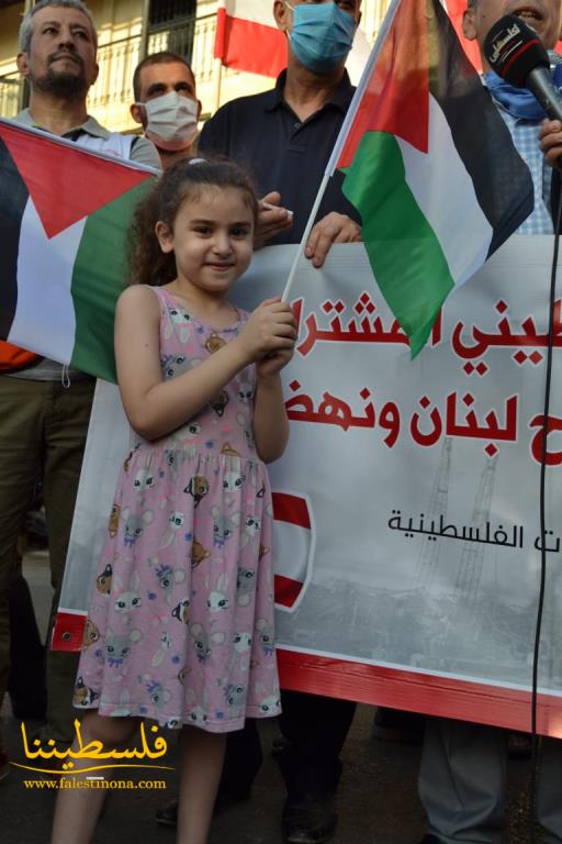 فصائل الثورة الفلسطينية تُنظِّم وقفةً تضامنيّةً في مخيّم برج البراجنة دعمًا لبيروت وأهلها