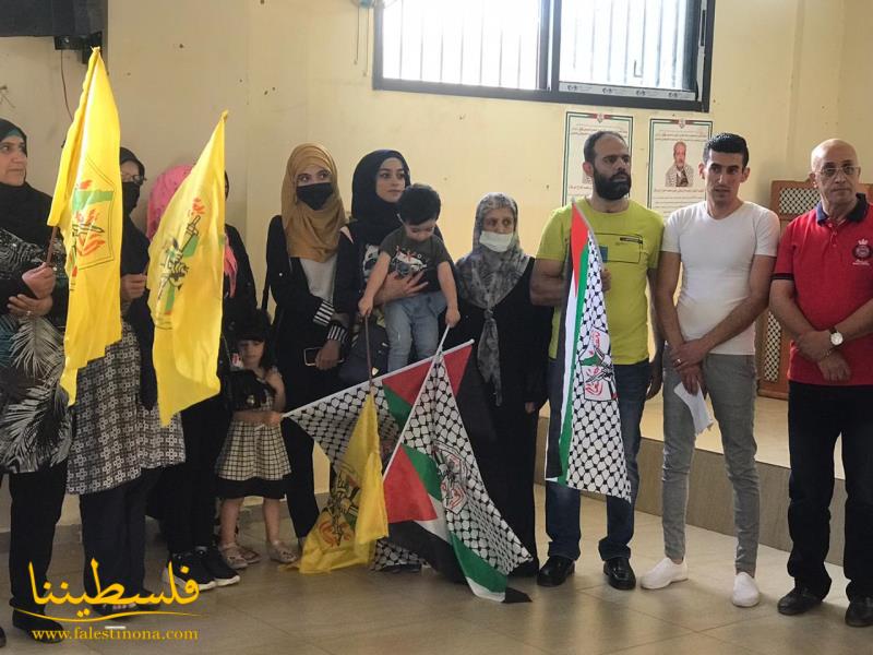 المكتب الطلابي الحركي ينظّم وقفةً تضامنيةً مع سيادة الرئيس محمود عبّاس في مخيّم الجليل
