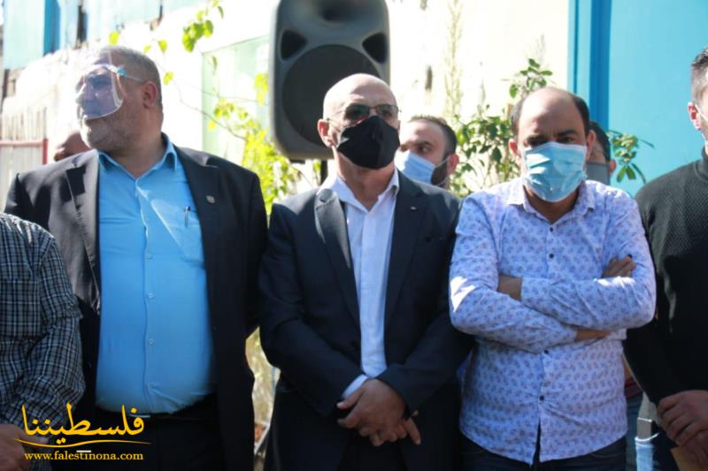 اتحاد العاملين في لبنان ينظِّم اعتصامًا غاضبًا وحاشدًا رفضًا لتقليصات الأونروا في عين الحلوة