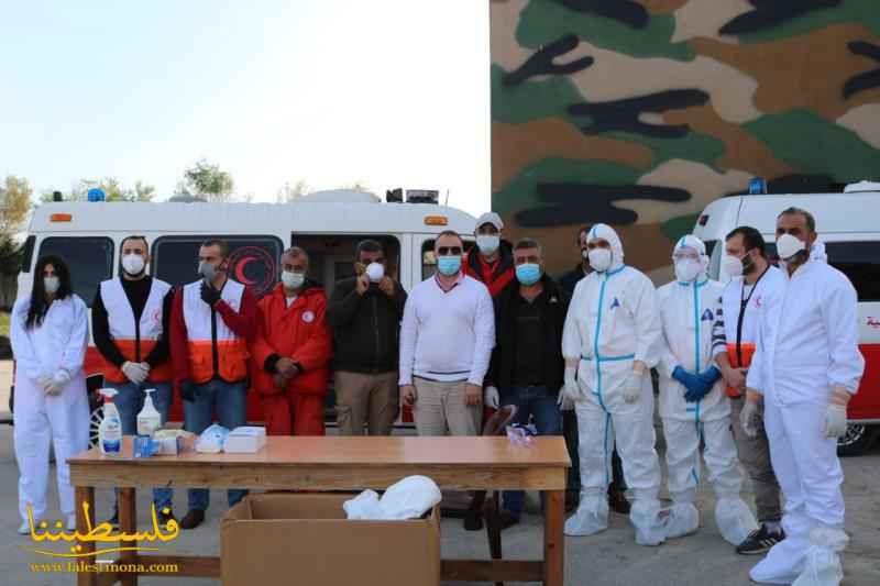 بعد انتشار الوباء وتزايد الإصابات، فريق الكورونا في مستشفى الهمشري يجري فحوصات في مخيمات وتجمعات صور