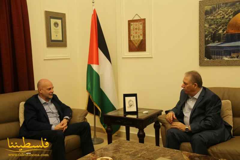 السفير دبور يبحث أوضاع اللاجئين الفلسطينيين مع مدير شؤون "الأونروا" في لبنان