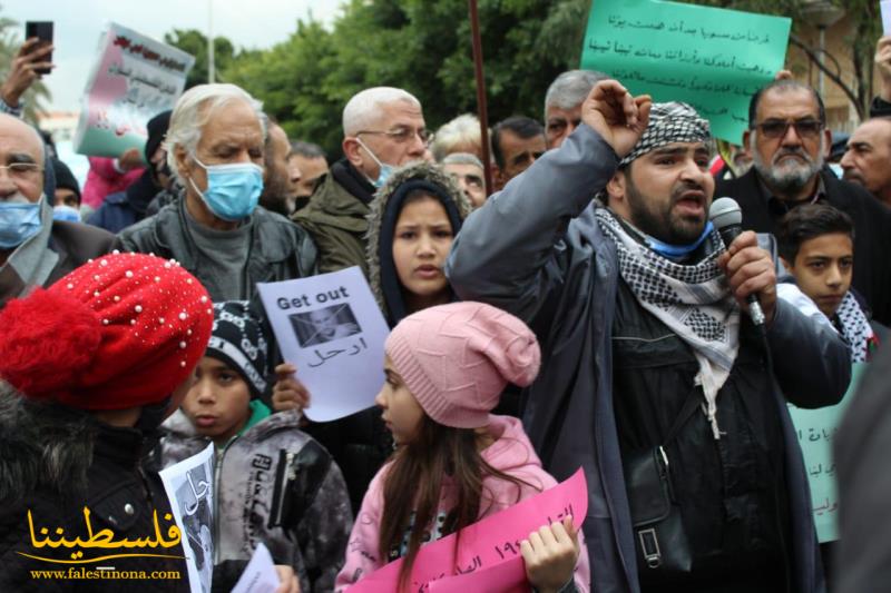 يوم غضب للنازحين الفلسطينيين من سوريا أمام مقر الأونروا في بيروت