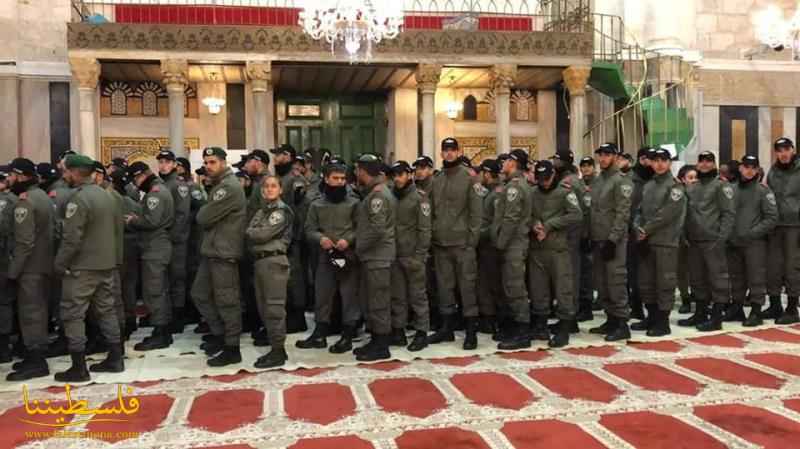 قوات الاحتلال تقتحم الحرم الإبراهيمي الشريف
