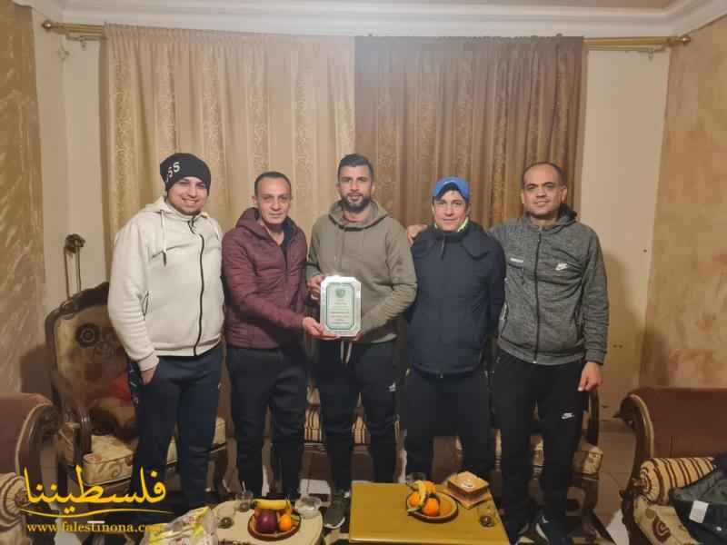 نادي "أجيال فلسطين" الحركي يُكرّم كابتن الفريق محمد غنّام في مخيّم نهر البارد