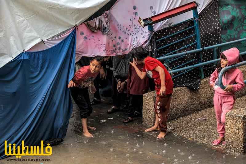 الأمطار تزيد معاناة النازحين في قطاع غزة