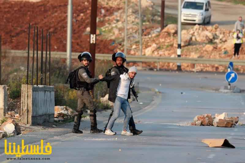 الاحتلال يعتقل "39" مواطنًا من الضفة بينهم سيدة