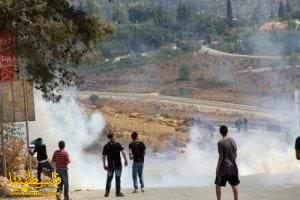 4 إصابات بالرصاص المعدني في قمع مسيرة النبي صالح