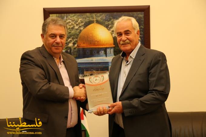 الجبهة العربية الفلسطينية تكرِّم السفير أشرف دبور