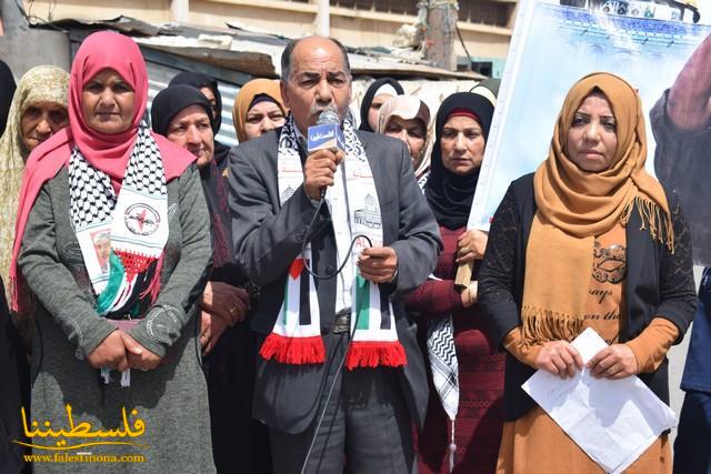 المرأة الفلسطينية تتضامن مع الأسرى في مخيم الرشيدية