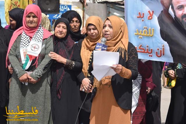 المرأة الفلسطينية تتضامن مع الأسرى في مخيم الرشيدية