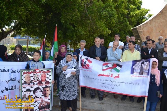 الإتحاد العام للمرأة الفلسطينية ينظم اعتصاماً تضامنياً مع الأسرى في صور