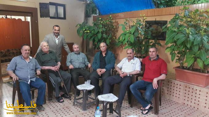 حركة "فتح" تزور المناضل سعيد غنيم في مخيَّم نهر البارد
