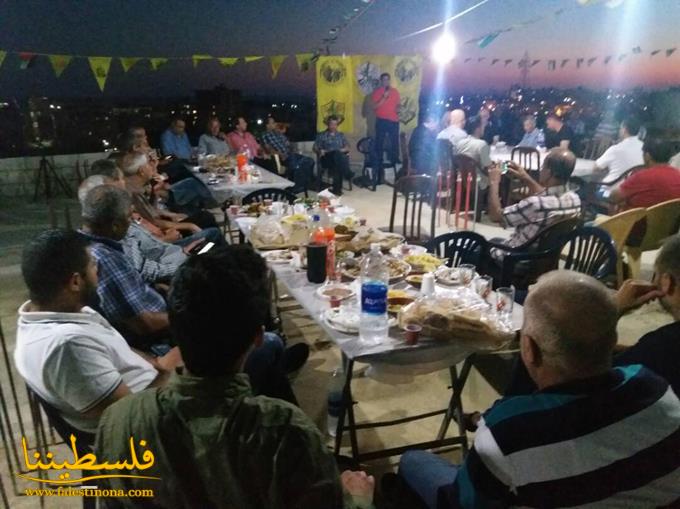 مأدبة إفطار لكوادر حركة "فتح" في دارة فادي الرجا في مخيَّم البرج الشمالي