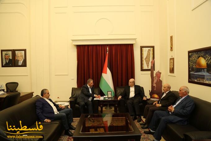 السفير دبور يستقبل نائب الأمين العام للجبهة الديمقراطية ووفدًا من اتحاد عمَّال فلسطين