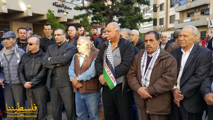 اعتصام أمام مقر الصَّليب الأحمر الدولي في طرابلس تنديداً بالقرار الأميركي
