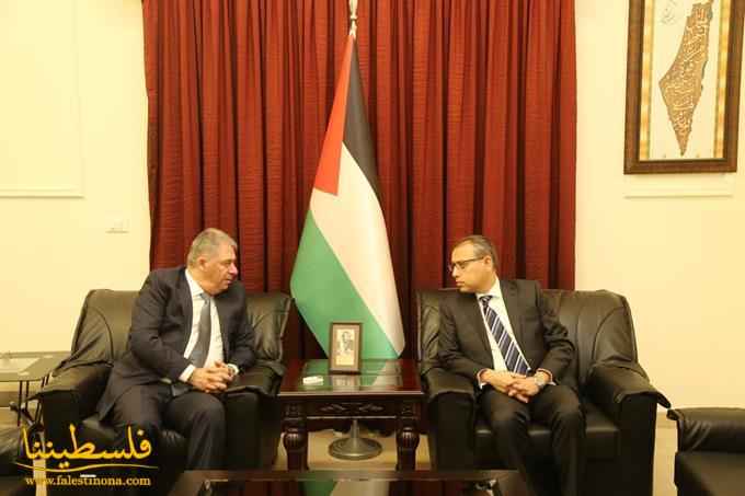 السفير دبور يلتقي مدير عام "الأونروا" في لبنان والسفير المصري