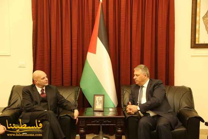 السفير دبور يلتقي مدير عام "الأونروا" في لبنان والسفير المصري
