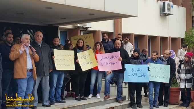 اتحاد موظَّفي "الأونروا" في لبنان يعتصم رفضًا للقرارات التي تمس بمصالحهم