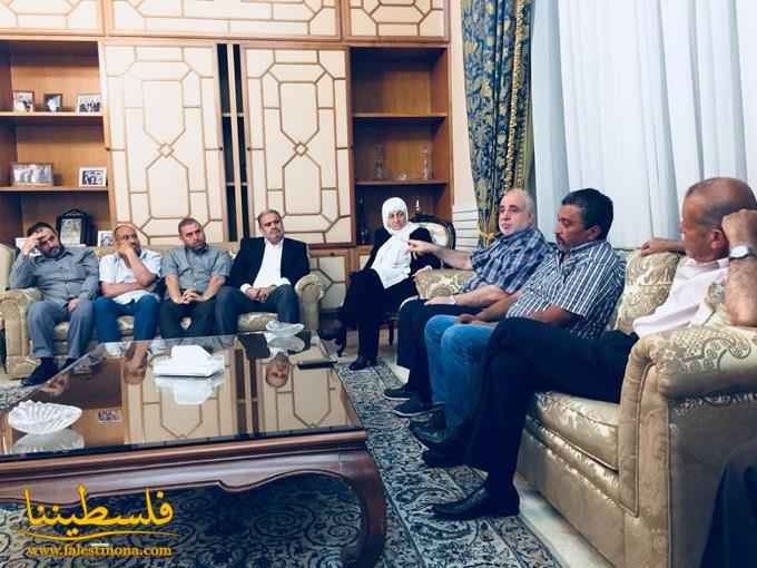القيادة السياسية الفلسطينية في صيدا تزور النائب الحريري في مجدليون